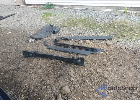 2017 Toyota Rav4 Le z USA, uszkodzony, nr VIN JTMBFREVXHJ712599